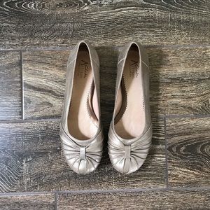 6/$20 + Clarks Artisan Collection Flats